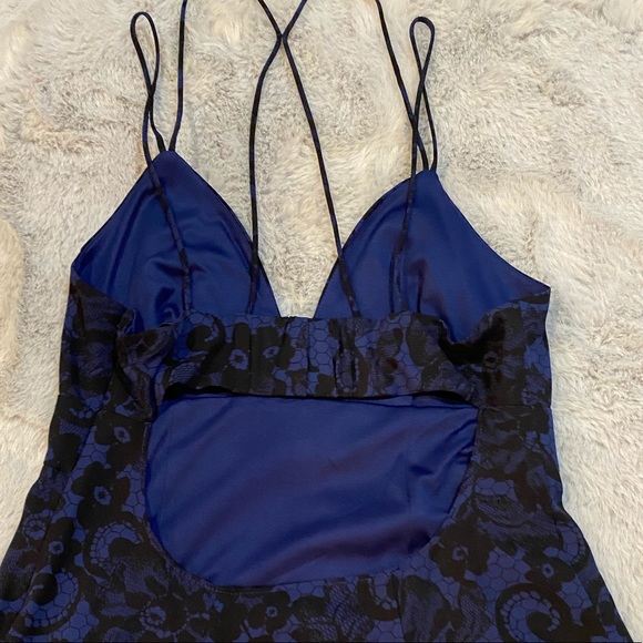 Express Women’s Dress - Picture 2 of 4